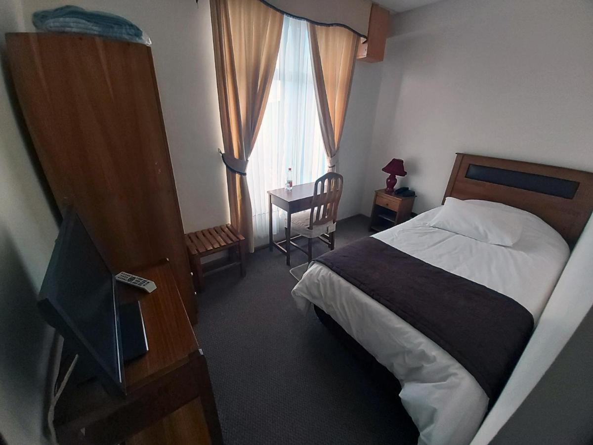 Hotel Esmeralda Castro Bagian luar foto