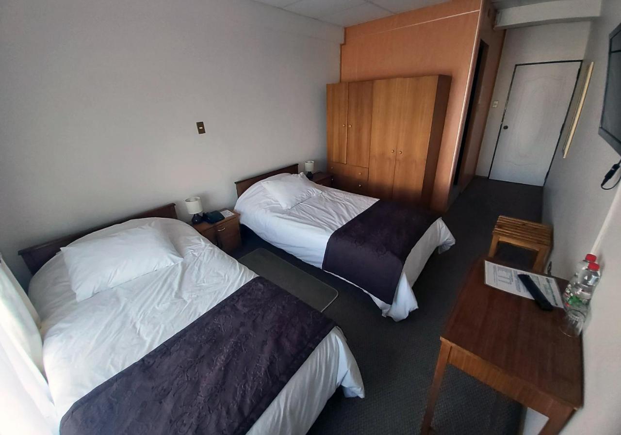 Hotel Esmeralda Castro Bagian luar foto