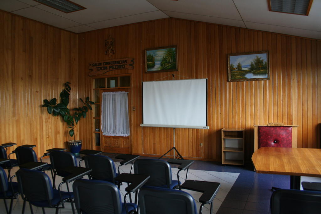 Hotel Esmeralda Castro Bagian luar foto
